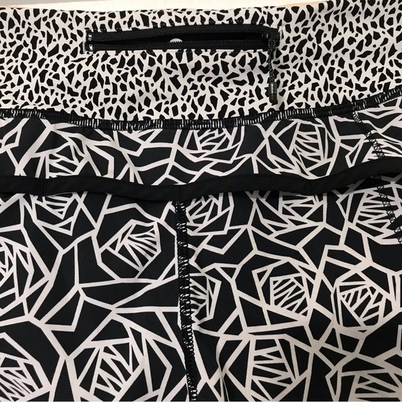 Lululemon short size 6 - Picture 5 of 9